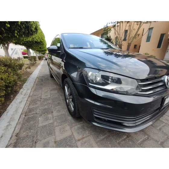 Volkswagen Vento 1.6 Confortline Mt