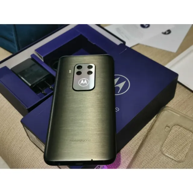 Motorola One Zoom
