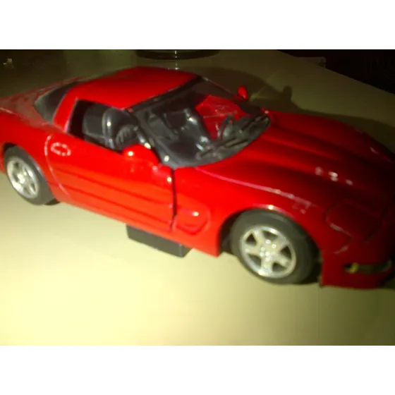 Corvette Años 2000 A Escala 1:32 Marca New Ray Toys
