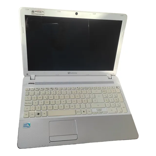Laptop Gateway (acer) Nv57h18m. (usado) Blanco (Reacondicionado)