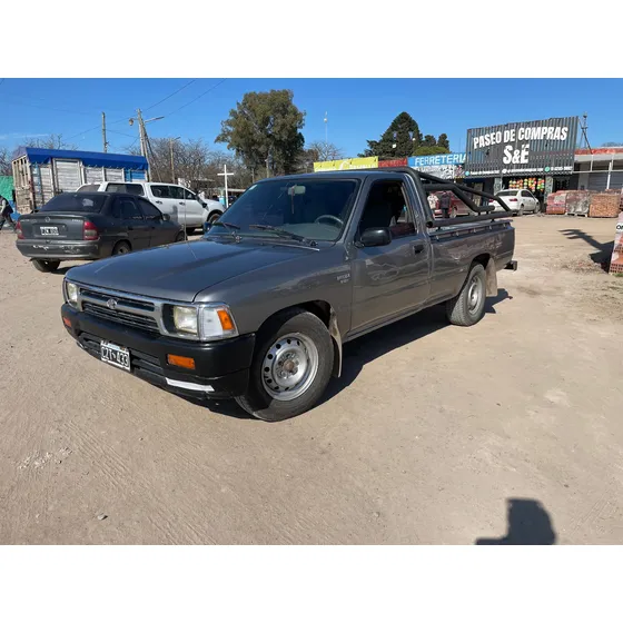 Toyota Hilux 2.8 D/cab 4x2 D Dlx