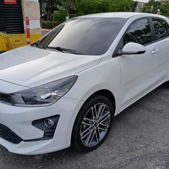 Kia Rio 2023 1.4 Vibrant Hb 5 P