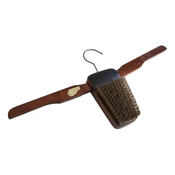 Escova De Viagem Antiga Para Roupa Com Cabide De Madeira