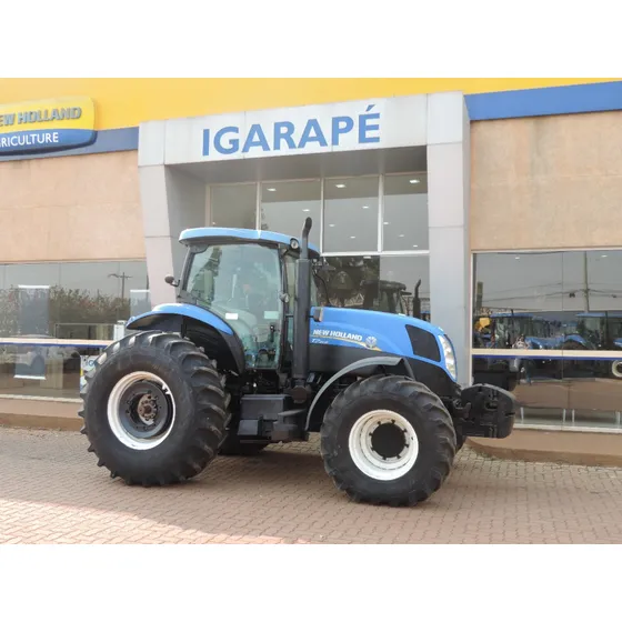 Trator New Holland  T7.205 Cabinado  4×4  182cv - 2014