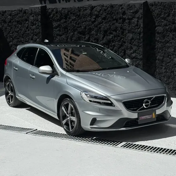 Volvo V40 2018 2.0 T4 Drive-e R-design