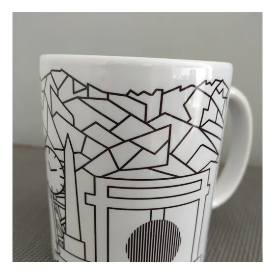 Tazas De Porcelana Blancas Con Iconos De Caracas