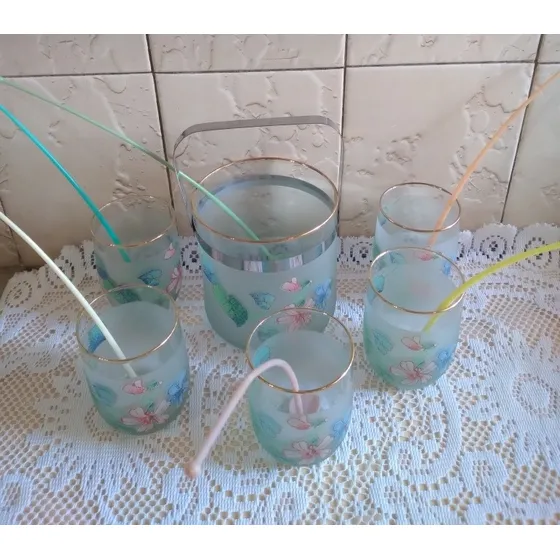 Hielera Con 5 Vasos Cortos De Vidrio Y 6 Removedores