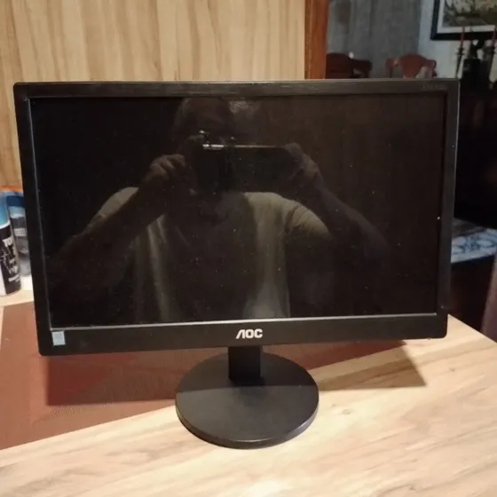 Monitor Aoc Led 14 Preto 110v/220v / Usado Com Tela Tremendo