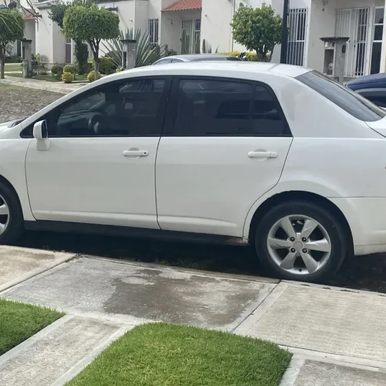 Nissan Tiida 2015 1.8 Advance Sedan Mt