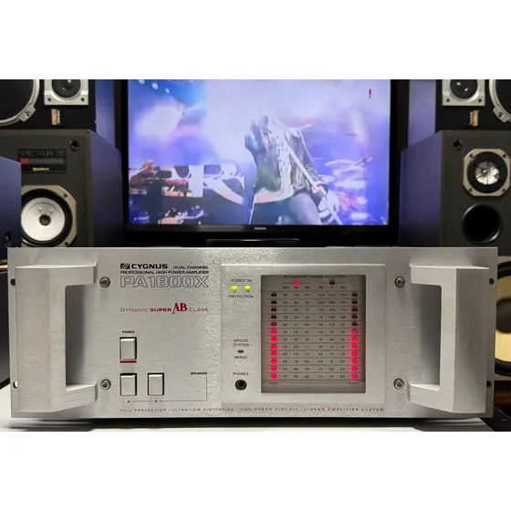 Amplificador Cygnus Pa-1800x - Conservação Raríssima Prateado 540 W