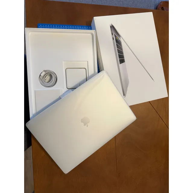 Apple Macbook Pro 15 Seminueva (2016)