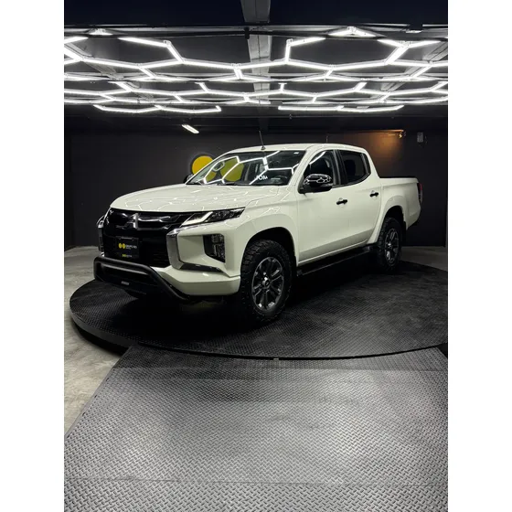 Mitsubishi L200 2023 2.4 Gls 4x4 Diésel At