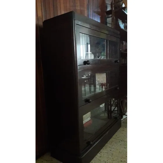 Vitrina De Madera De Tres Módulos