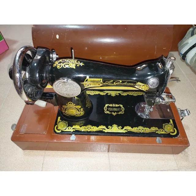 Maquina De Coser Clásica Tipo Singer Negrita