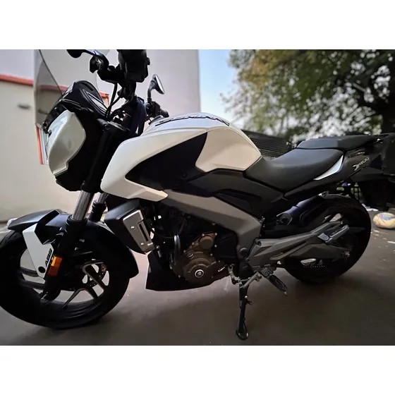 Moto Dominar 400cc Blanca
