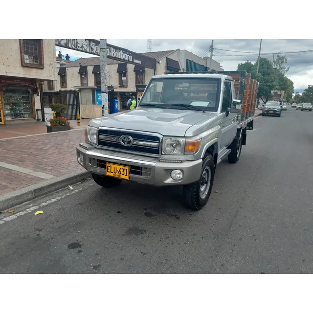 Toyota Land Cruiser Estacas 4x4 Gasolina