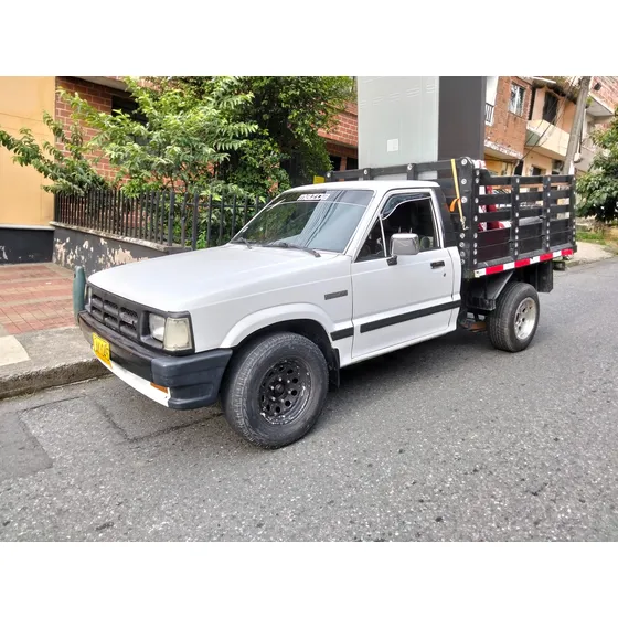 Mazda B2200 2.2 B2200