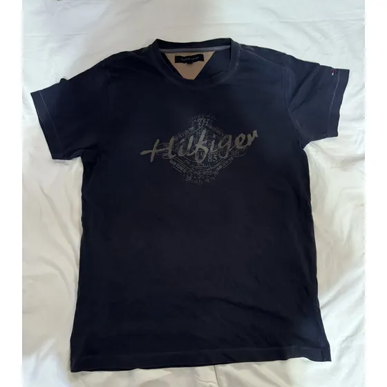 Franela Tommy Hilfiger Hombre Azul. Usada T= M