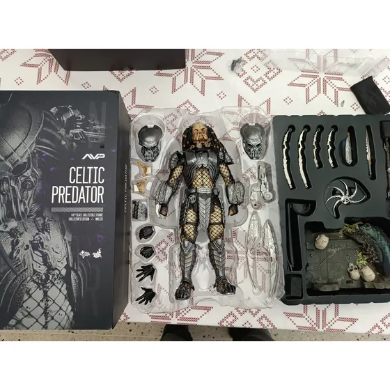 Figura 1/6 Depredador Celtic, Marca Hottoys, Nueva