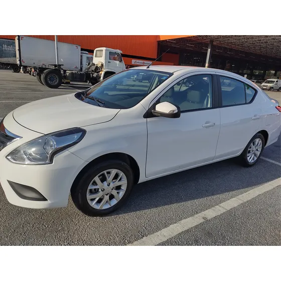Nissan Versa 1.6 16v Sv Aut. 4p
