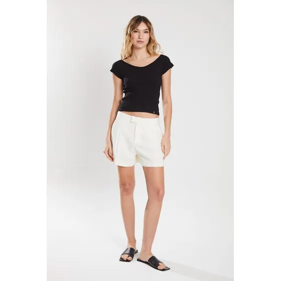 Short Tiro Medio De Simil Tencel Off White Koxis Mujer