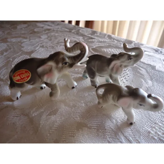 Adornos Set De 3 Elefantes En Cerámica Bone China. Nuevos.