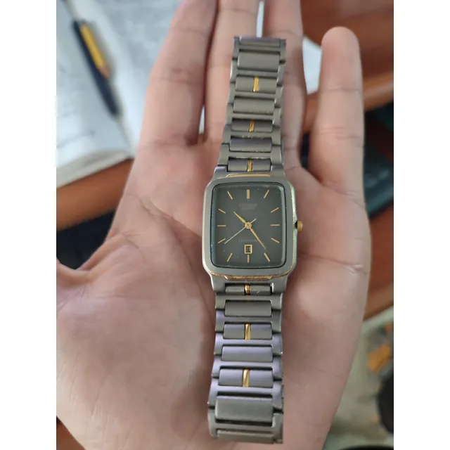 Reloj Citizen Quartz Hecho En Titanio  Oferta
