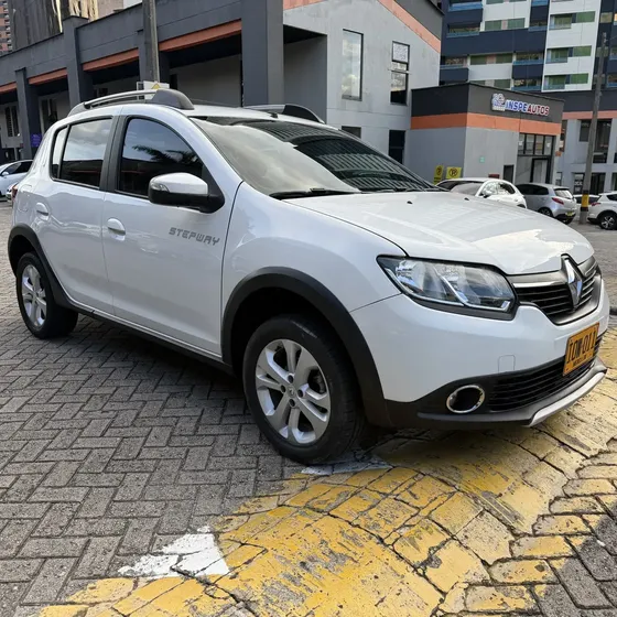 Renault Stepway 2017 1.6 Dynamique / Intens
