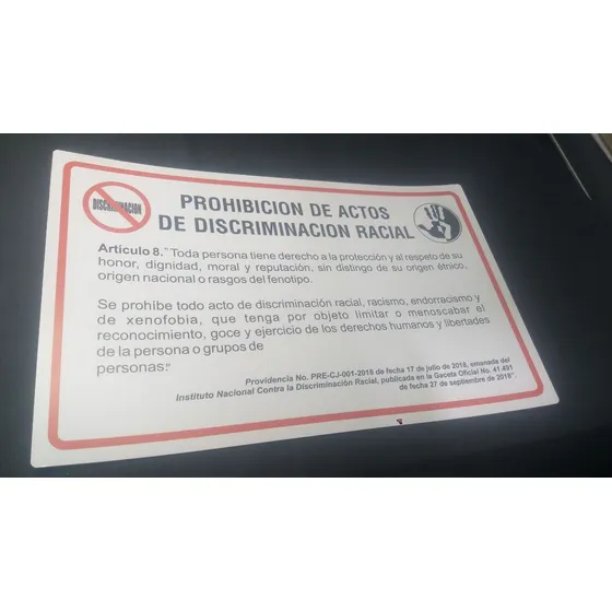 Aviso Prohibido Actos De Discriminación Racial 40x25cm