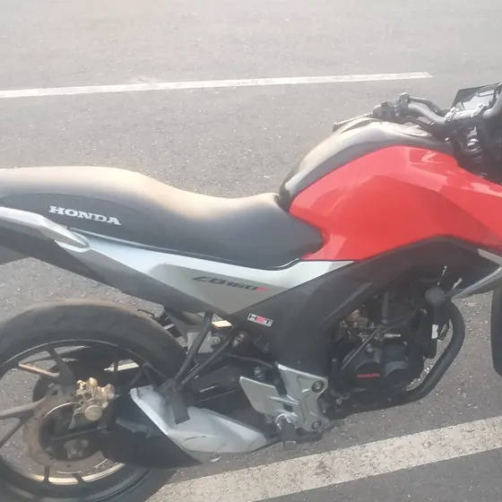 Vendo Moto Cb160f Papeles Al Dia
