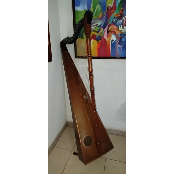 Arpa Llanera 32 Cuerdas Con Base