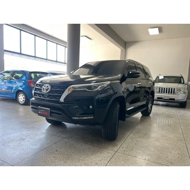 Toyota Fortuner .