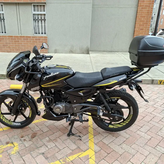 Pulsar 180 Neon