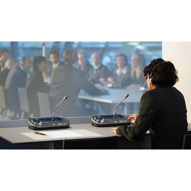Equipos De Interpretación Simultánea Y Equipo Audiovisual