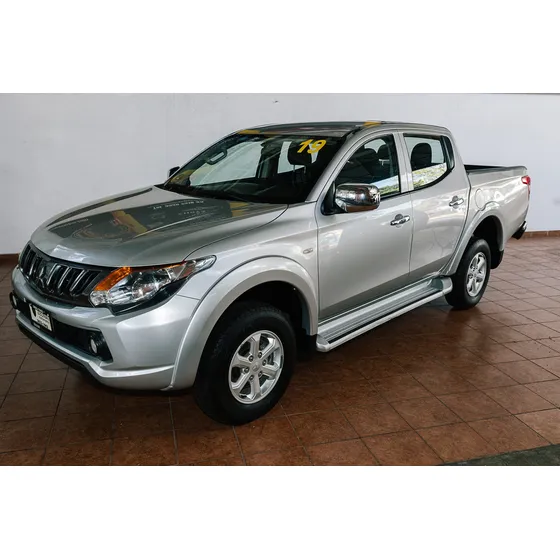 Mitsubishi L200 2.4 Cabina Doble 4x2 Mt