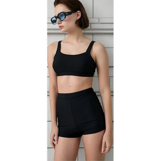 Traje De Baño Malla Dos Piezas Con Short Pimenton Negro
