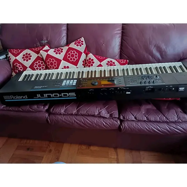 Roland Juno Ds 88 Con Casé De Fibra Excelente Condiciónes