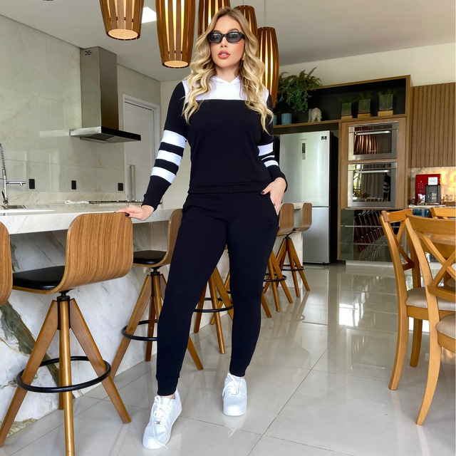 Conjunto De Frio Bicolor Com Capuz Agasalho Comfy Malha Crep Conjunto De Frio Bicolor Com Capuz Agasalho Comfy Malha Crep