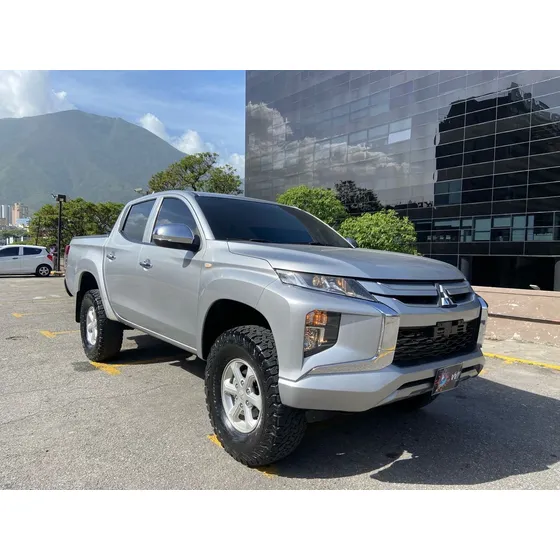 Mitsubishi L200 Sincrónica 4x4