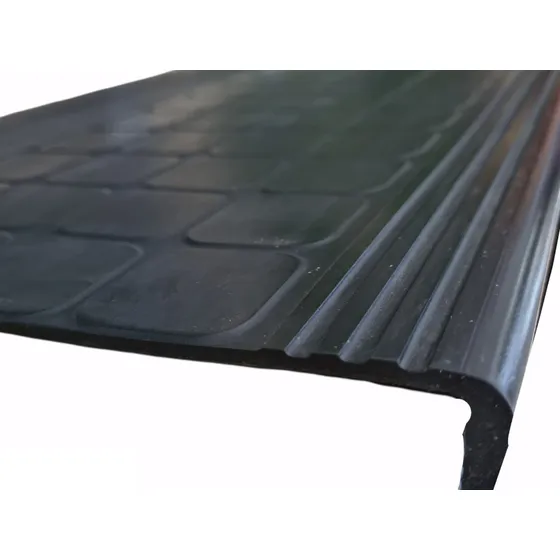Escalón Goma Indelval Nariz Color Negro Antideslizante X Und