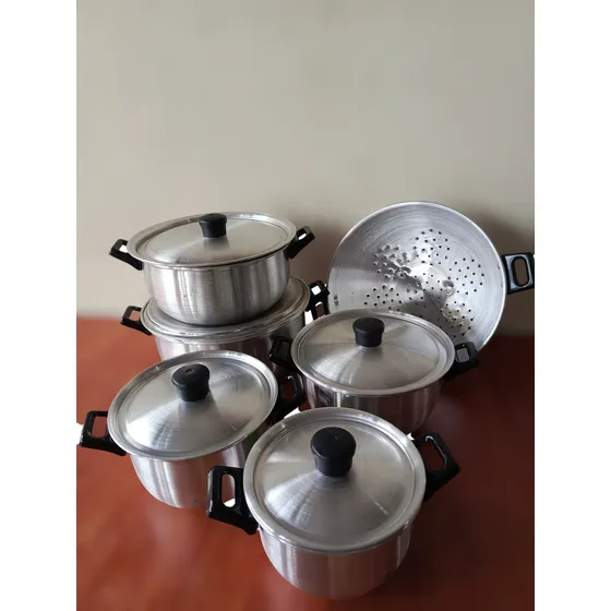Juego De 5 Ollas + Colador De Pasta