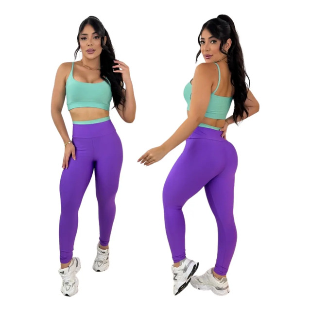 Modelo vestindo conjunto fitness composto por top verde claro e calça legging roxa, exibindo frente e verso da peça em fundo branco