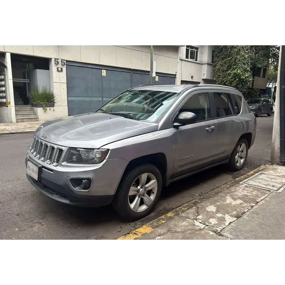 Jeep Compass 2.4 Latitude 4x2 Mt