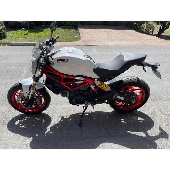 Ducati Monster 797+ Edición Especial (mexicana)