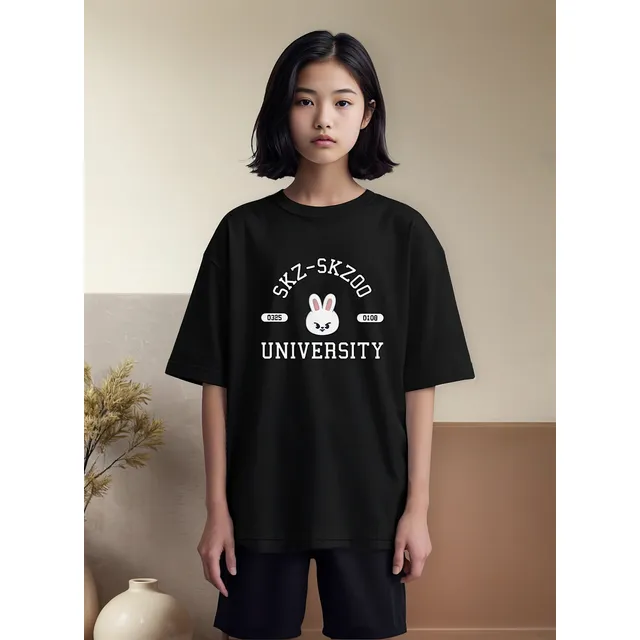 Remera Algodón Skzoo University Stray Kids - Kpop Aesthetic