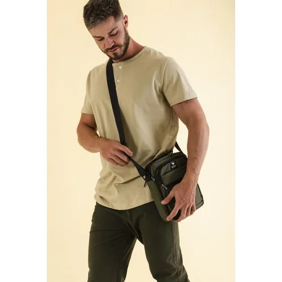 Remera District Leipzig Hombre Algodón Con Cartera Lisa