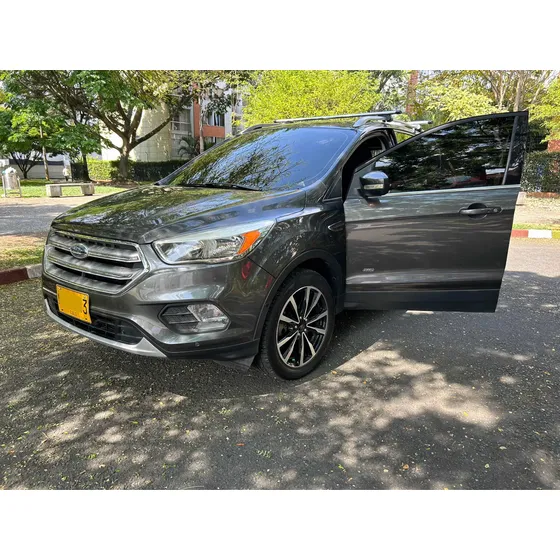Ford Escape 2.0 Titanium 240 Hp