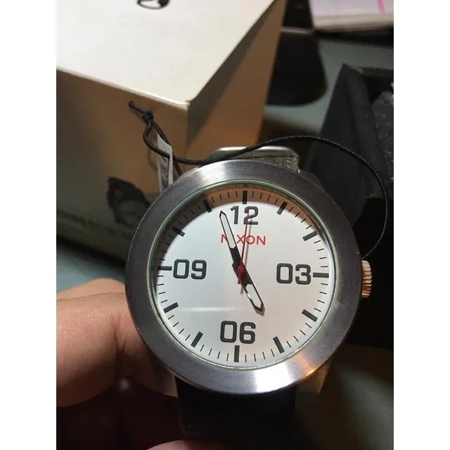 Reloj Nixon Corporal White Nuevo En Su Caja Para Hombres