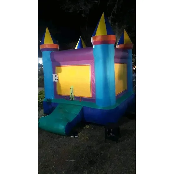 Castillo Inflable Colorido - Marca Modelo Tobogán
