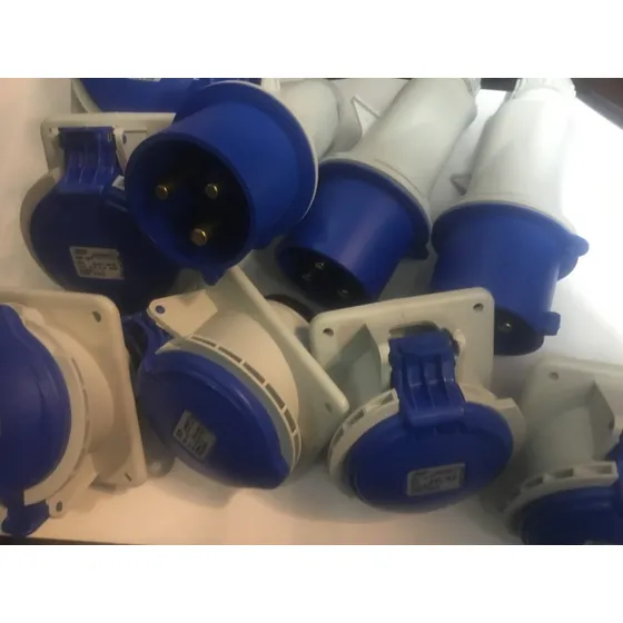 3 Clavija Aerea 2p+t 32a +6 Base Empotrar 2p+t 32a Marca Ide